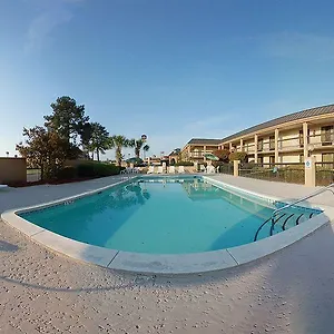 Ramada By Wyndham Gateway Savannah