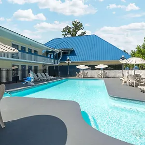 Days By Wyndham Airport Savannah
