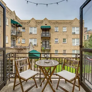 Walkable Escape In Historic District! Savannah