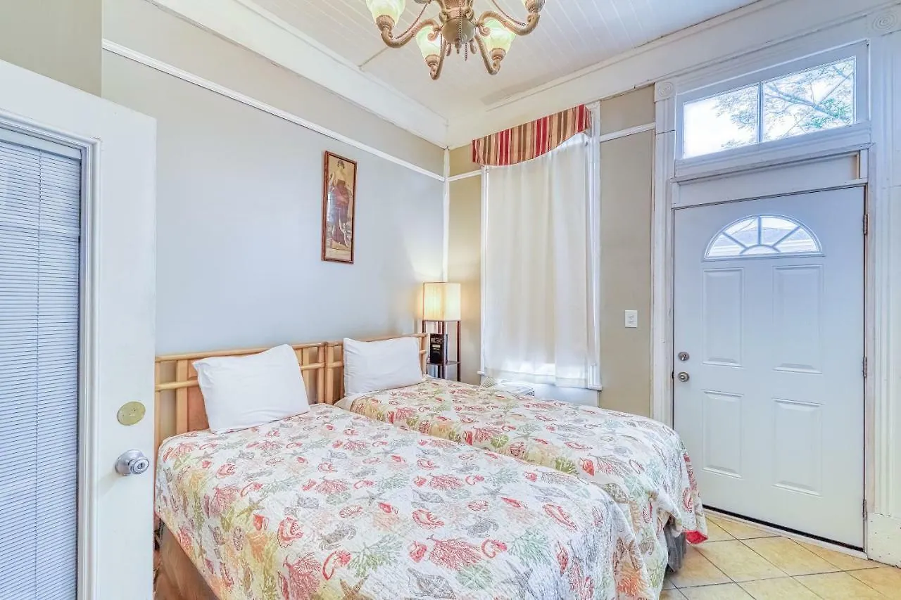Savannah Sunny Villa 0*,  United States
